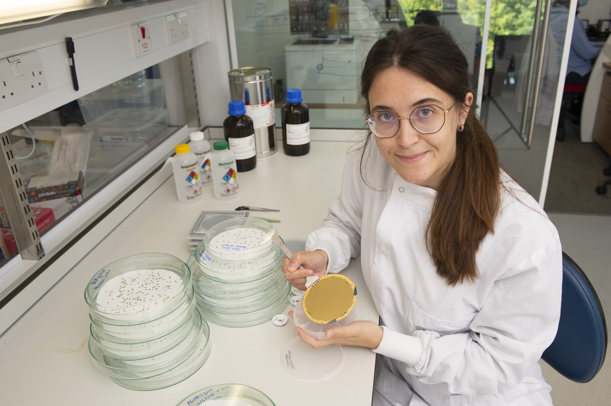 Female scientist in a lad, carrying out an experiment